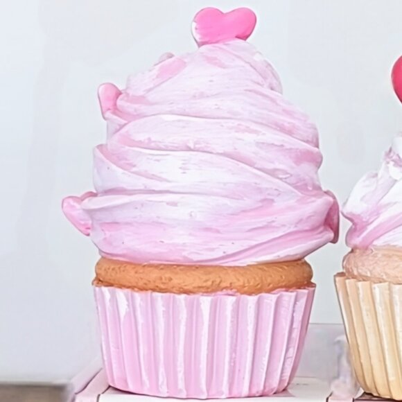 Cupcakes and Cashmere -Set of 3-Valentine Cupcakes 🧁 Seasonal Decor -NIB - Picture 8 of 12